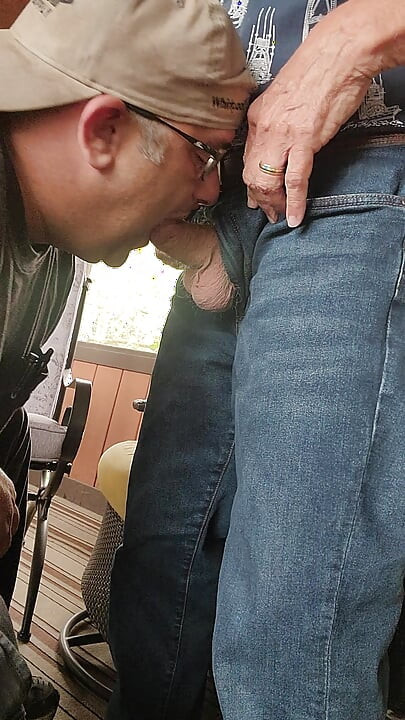 Jimthedicksucker yahoo'da E-posta. Sandusky,. Johnny 79 yaşında. yaşlı. Ağzımı sikiyor.
