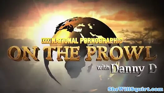 busty şef komik mutfak sahnesinde hunk