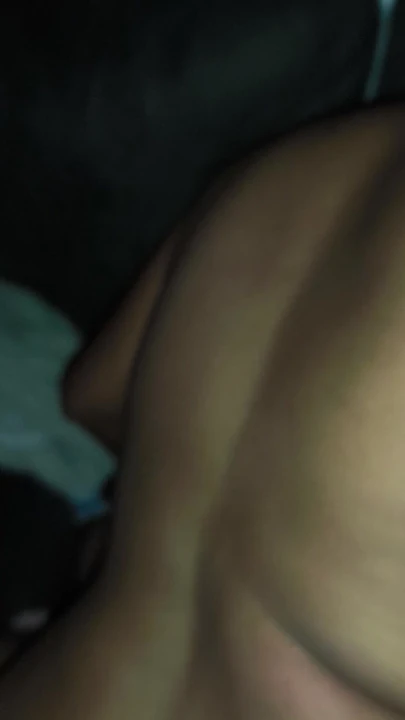 Daha uzun ve kalın hale getirmek için penis protezi taktım, bundan hoşlanıyor