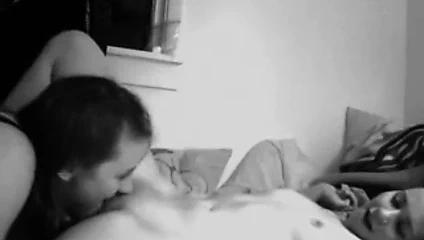 Lezbiyen yalama üzerinde web kamerası