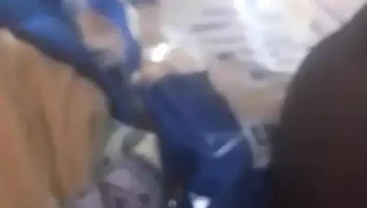 Büyük göğüslü kızın şaplak atıyor