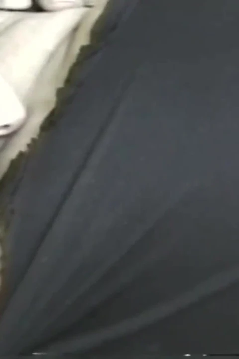 Sarışın ve esmer amcıkla oynuyor