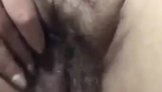 Madura acariciando su deliciosa 4