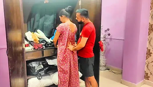 Kamwali bibi hırsızlık yapmaya çalıştı ve ev sahibi tarafından sikildi.