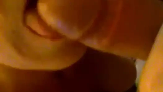 Bu kız bir horoz nasıl memnun edeceğini biliyor