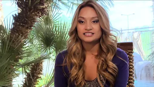 Seksi Natalia Rhodes yarağa atlarken zevk alıyor ve fışkırtıyor