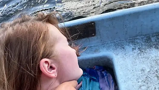 Amcığımı, amımı ve dölümü kullanmak için bir tekneye bindi