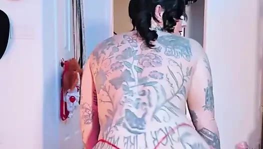 Kovboy kız striptiz yapıyor ve twerk
