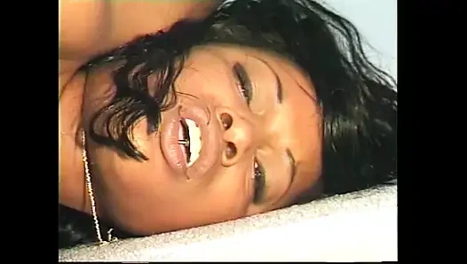 Fantastik genç siyah tombul canavar siyah yarakla domalarak sikiliyor