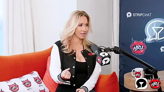 Gerekenlere sahip misin? Isis Love porno denemelerinde çıldırdı