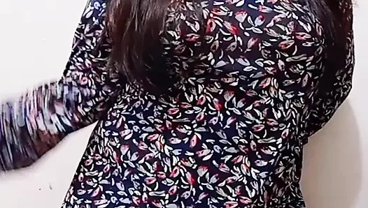 Köylü kız sexsi colmek'i baştan çıkarıyor