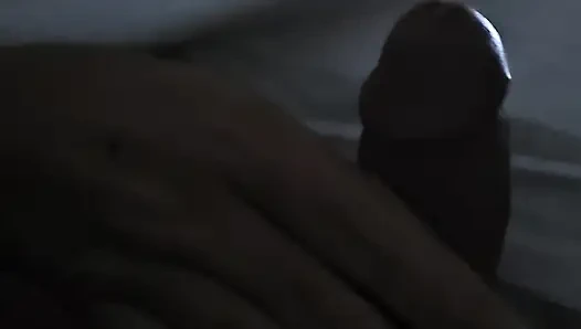 Yaramaz orta yaşlı seksi kadın mastürbasyon yapıyor