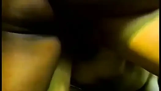 Deneyimli büyük memeli esmer Chill zenci adamla randevuya karşı değil