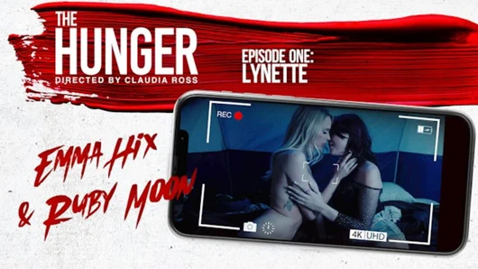 Güzel Emma Hix amını yalamak için kızıl saçlıyı izliyor