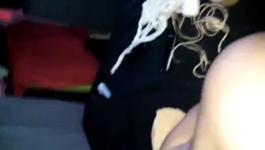 Sumisa ana recibiendo sparking y beso negro. Bien castigada.