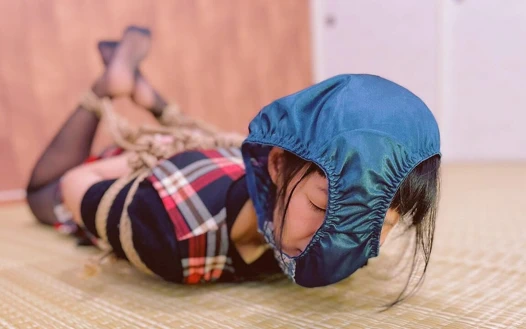 Külotunu yüzüne koyarak ceza