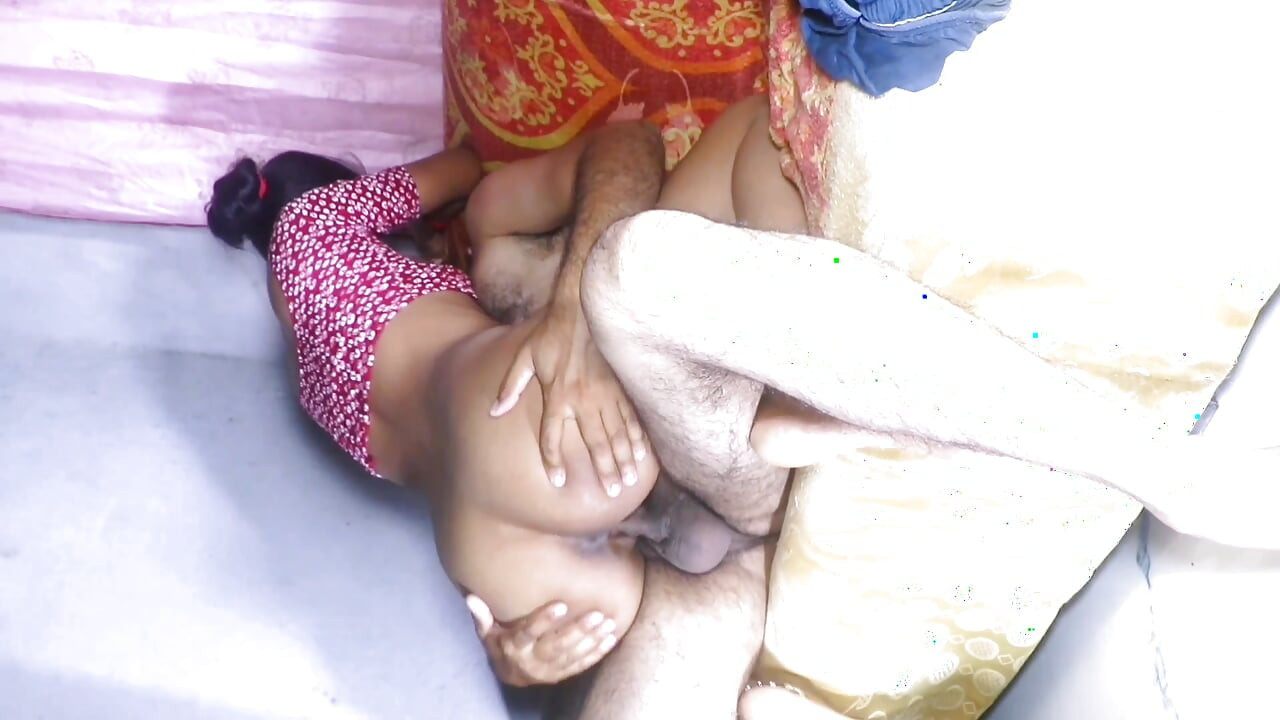 Very horny bhabhi jumping on delivery boy's dick.18+ hot bhabhi DOGGY style. Padhos ki seema bhabhi