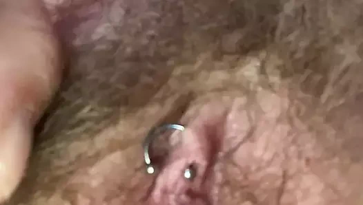 Topak kayganlaştırıcı ile kılları şekillendirme ve sıkı minik amcık deliğimi genişletiyorum