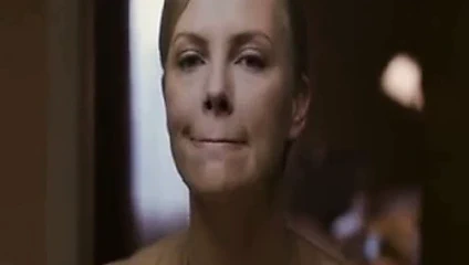 Charlize theron - genç yetişkin