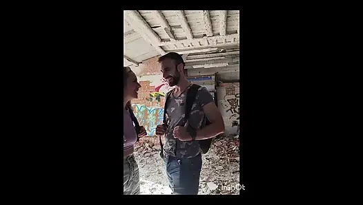 Terk Edilmiş Bir Yerde Tinder Randevumu Sikiyorum