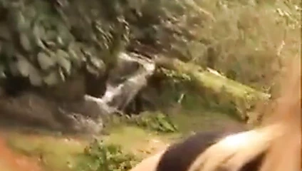 bahçede ırklararası çift