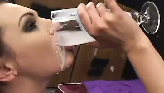 Victoria amatör üçlü seks için mükemmel