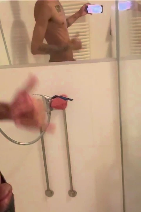 Ateşliydim ve banyoya gittim