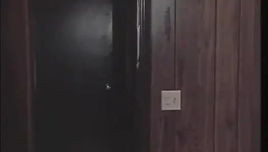 Seksi lezbiyen dildo amına giriyor, mastürbasyon yapıyor, parmaklıyor