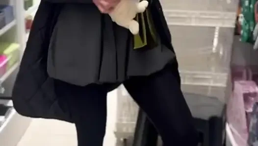 Dükkandaki seksi kız