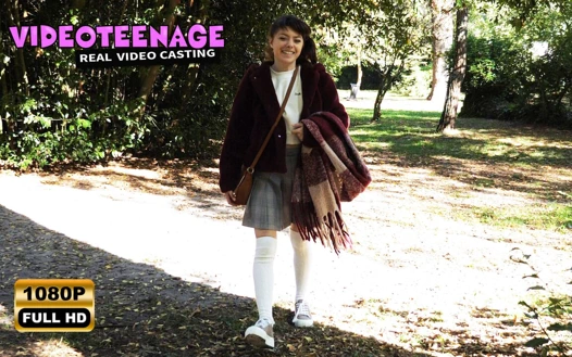 18 yaşındaki güzel kız yeni bir porno oyuncu seçimi için gidiyor