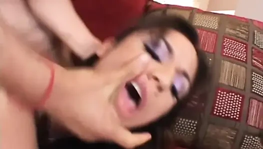 Seksi güzel bir kız için derin anal darbe