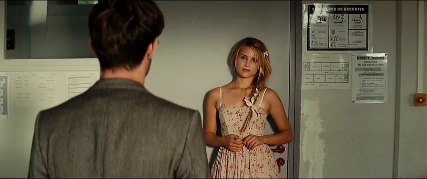 Dianna agron seks sahnesi - aile (azaltılmış müzik)