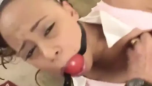 Benimle dalga geçmeyi bırak ve bu ipleri çöz