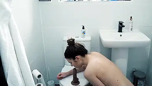 Polla negra en el baño