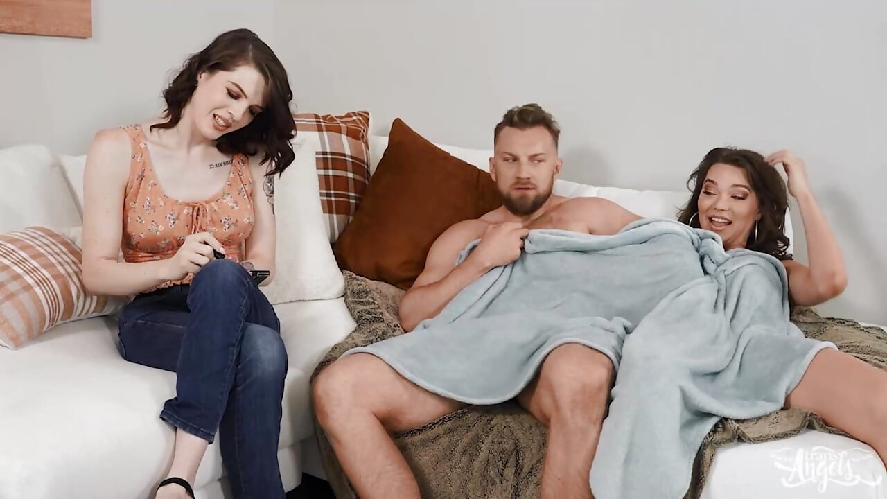 Emma Rose ve Bryce Beckas kız arkadaş etrafta olsa bile ellerini birbirlerinden uzak tutamıyor - trans melekler