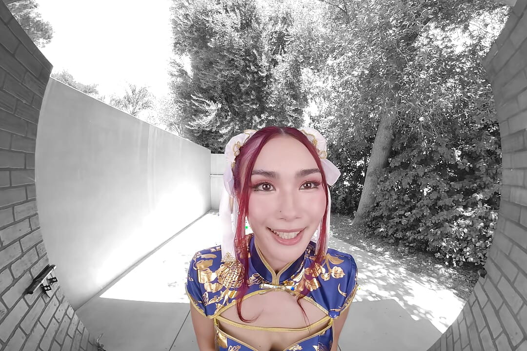 Passthroughvr Sokak Dövüşçüsü Chun Li olarak çabalarınızı Scarlette Moon ile çarşaflar arasında birleştirmeniz gerekecek