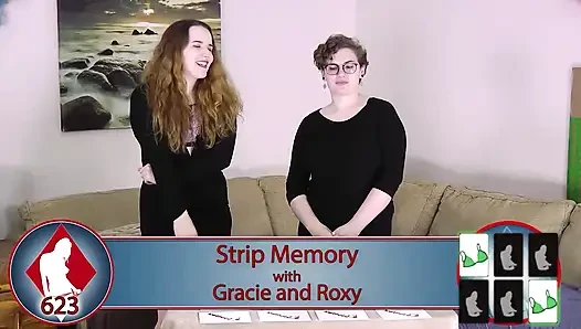 Her iki kız da striptiz hafıza kartı oyununda