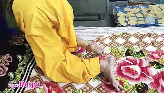 Hintli hizmetçim festivalde geceleri çalışmak için evimde kalıyor, mutfak seks videosu, tam romantik seks videosu