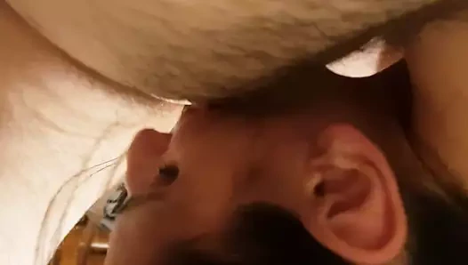 Ma puce me leche la bite et les couilles