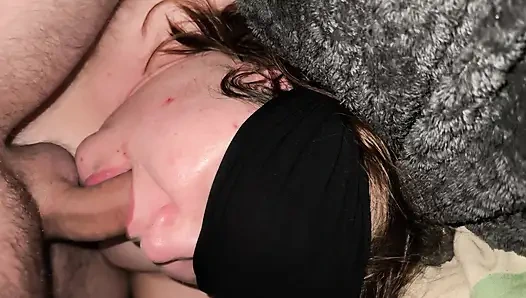 İri güzel kadın ağzından sikilmeyi seviyor