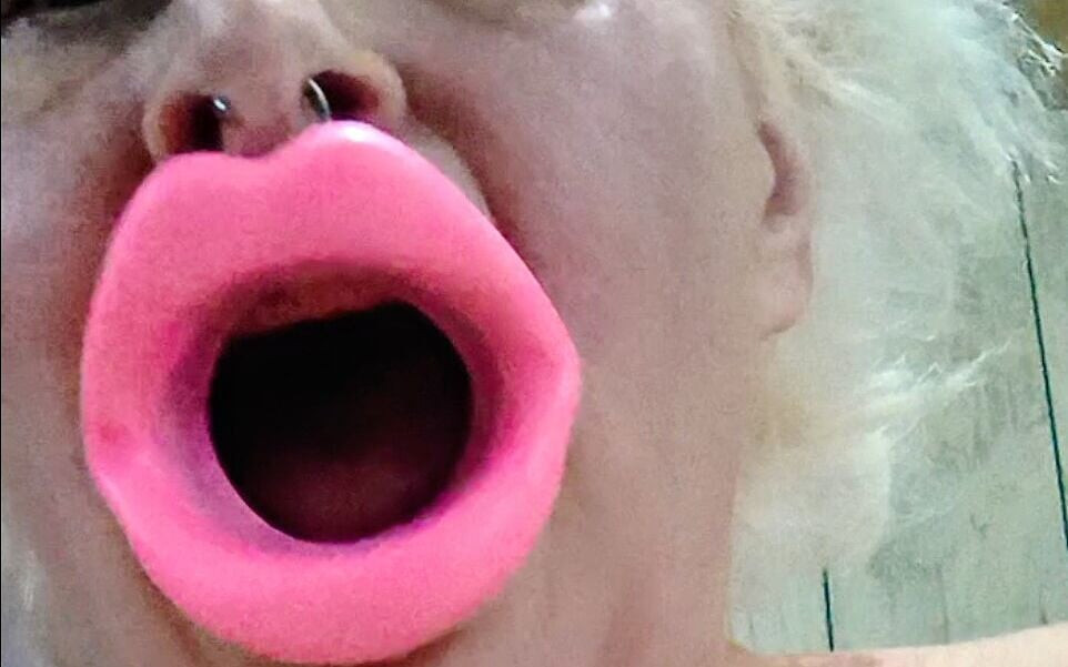 Neden köşeye sıkıştım? Tüm yaramaz sapıklıkların için sexdoll'ünü kullan