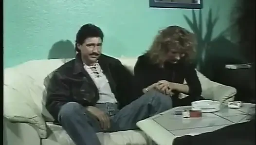 Sarı saçlı MILF askılı
