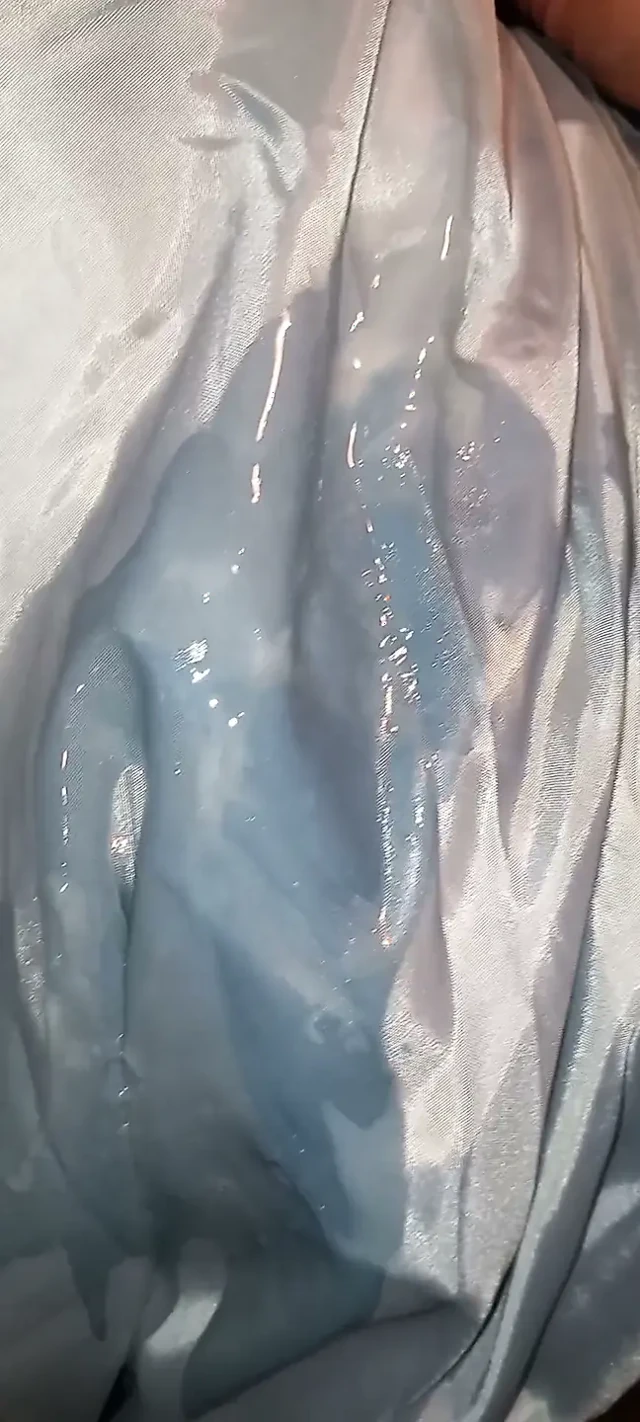 Mavi şişme montunun astarını sikmek
