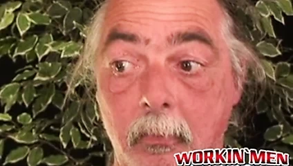 Büyük amatör adam ile küçük çük ancak cums itibaren mastürbasyon