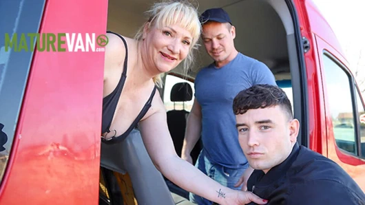 yolda eski ve azgın