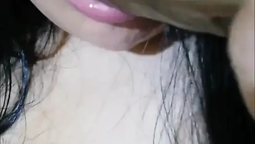 Sevgilimin fantezisini gerçekleştiriyorum, onu fışkırtıyorum