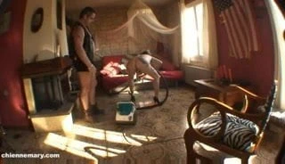 Sklaven Hausfrau - Nackt Staubsaugen
