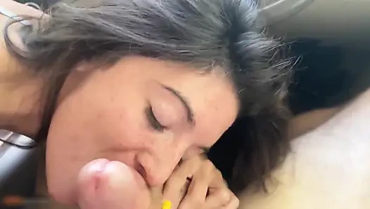 Evli Kadın Kocasının Sikini Çıkarıyor - Sürücü Koltuğu 69