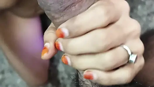 Hintli kız oral seks yapıyor