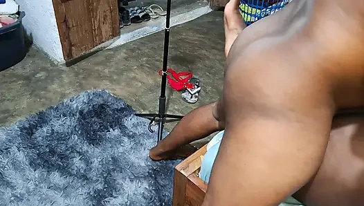 Erkek arkadaşımın arkadaşının sikine bindim, masaj yaptım ve ısınana kadar yukarı çıktım